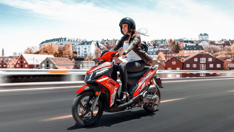 Características y especificaciones de Benelli VZ 125i, Motoneta, Scooter