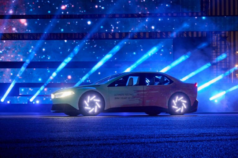 BMW Vision Driving Experience, un auto iluminante