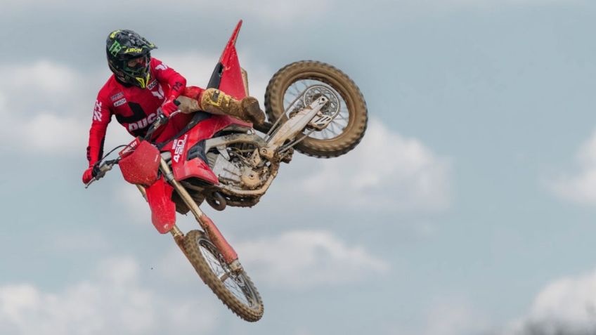¡Ducati lanza su primera motocicleta de motocross! Se llama Desmo450 MX y tiene ADN de competición