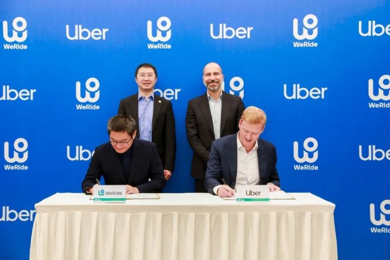 Uber hace alianzas con startups chinas para dar un servicio con robo-taxis