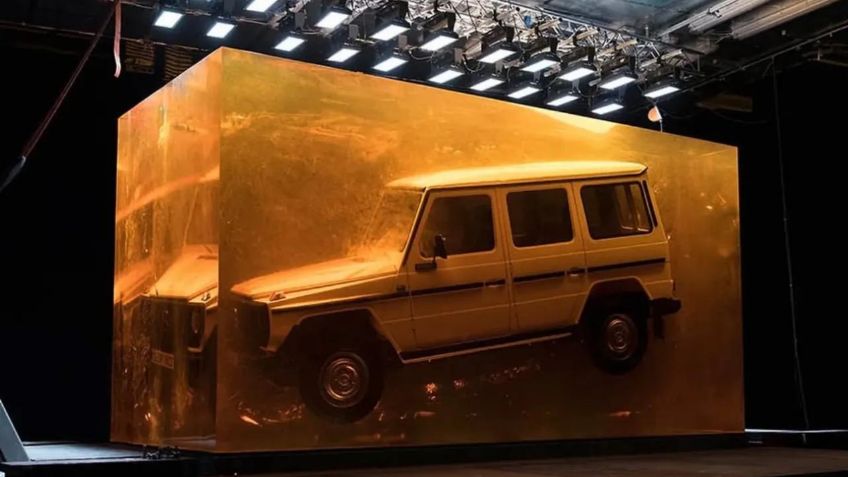 VIRAL: Mercedes-Benz encierra un Clase G en resina sintética para preservarla como fósil