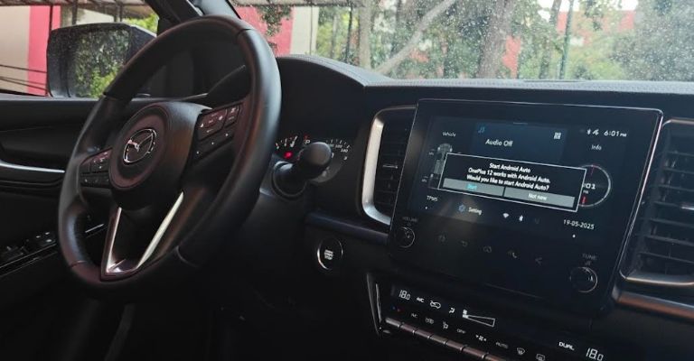 Mazda BT-50 interior
