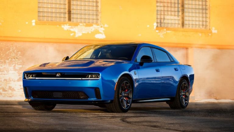 Dodge Charger Daytona Sedan 2026 tiene una apariencia audaz