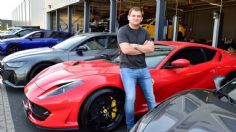 Incendio en showroom: Empresario rescata sus autos de lujo antes de que el fuego los consumiera