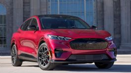 Foto que representa a Jim Farley, CEO de Ford, aceptó que la marca que ya no compite contra Toyota