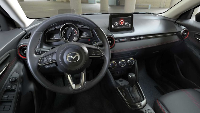 Sedán japonés bien equipado que por poco más de 300,000 pesos puede ser tuyo