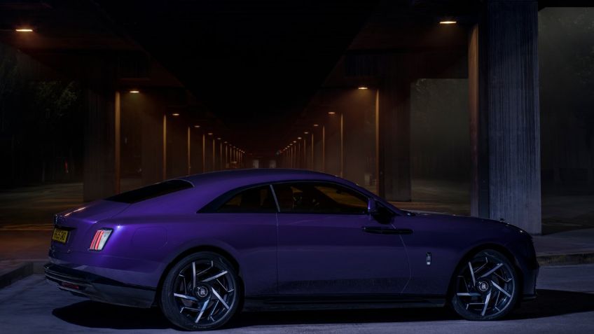 Rolls-Royce Black Badge Spectre: Estética sombría que enamora con lujo