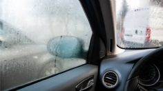 ¿Qué hacer si se empañan los vidrios del auto en un día de lluvia?
