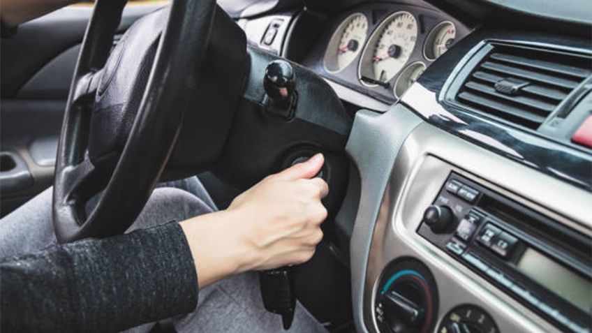 ¿Por qué es importante calentar el motor antes de arrancar?