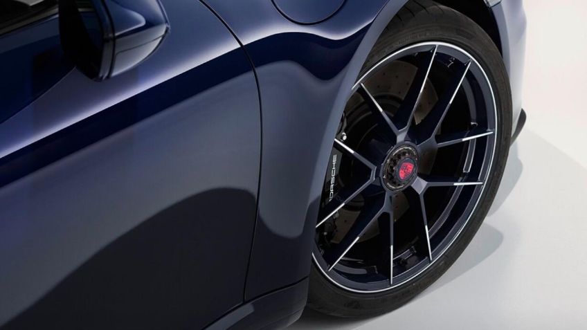 Porsche celebra 40 años en Italia con edición especial en color exclusivo Blusogno