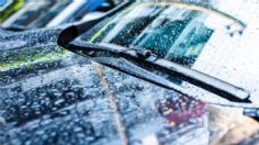 ¿Cómo limpiar el sistema de desagüe del cofre y el parabrisas?