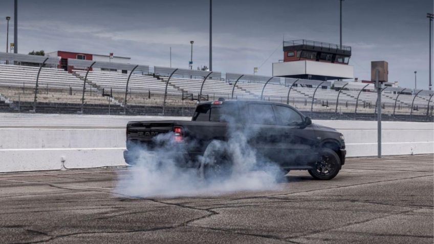Ram 1500 2026 revive el motor HEMI V-8 de 5.7L con tecnología híbrida eTorque en Europa