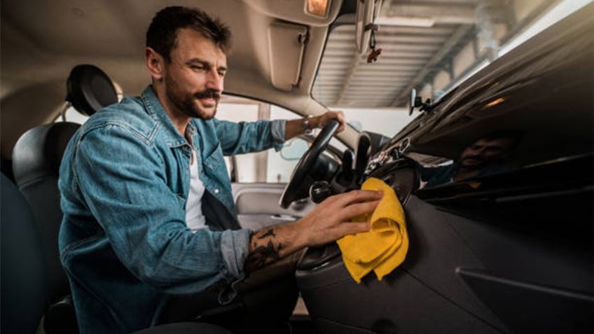 Pasos para secar correctamente el interior del coche si se moja