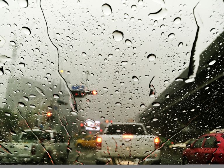 Peligros al conducir en temporada de lluvias