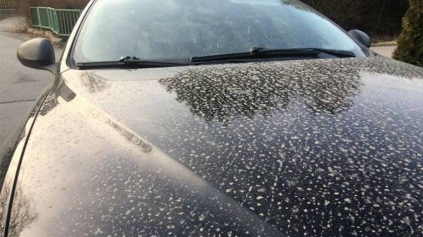 ¿Cómo proteger la pintura del auto frente a la humedad constante y la lluvia ácida?