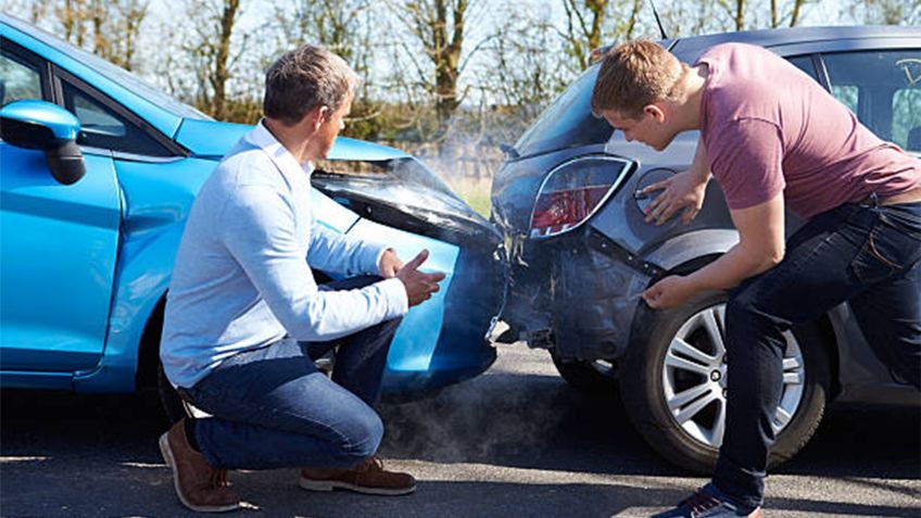 Revisiones mecánicas básicas tras un choque de auto