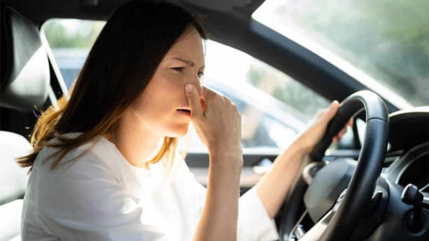 ¿Qué hacer si tu auto huele a humedad? Posibles causas y soluciones
