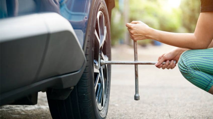 ¿Cómo cambiar una llanta paso a paso?