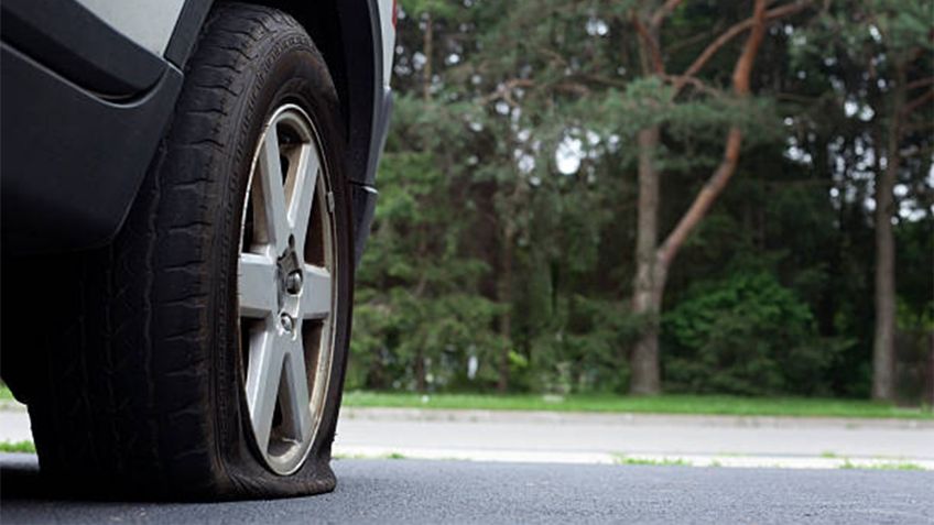 ¿Qué pasa si manejas con una llanta baja por mucho tiempo?