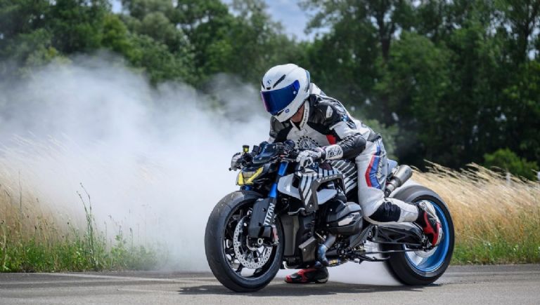 La BMW R 1300 R TITTAN tiene un perfil bajo gracias al chasis Wilbers