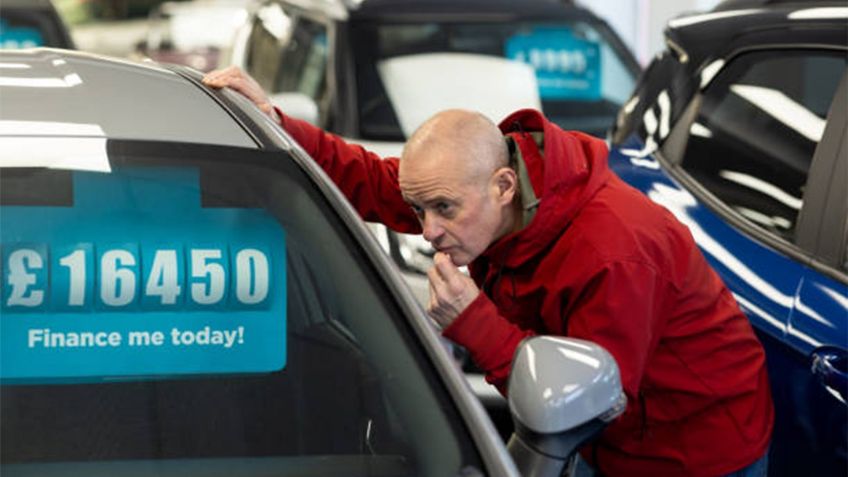 Qué checar en un auto usado antes de comprarlo, aunque no seas experto