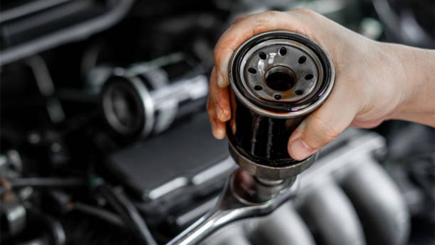 ¿Qué pasa si conduces con el filtro de aceite sucio?