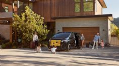 Faraday Future amplía su gama y lanza una minivan de lujo que funciona con inteligencia artificial