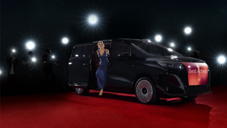 Así es la minivan eléctrica de lujo FX Super One