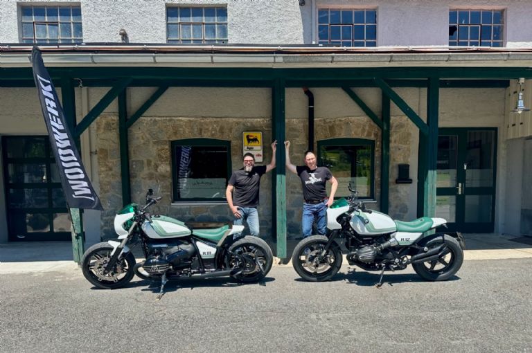 Motos hermanas, no gemelas