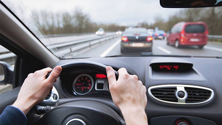 ¿Cómo mantener una distancia segura entre autos y evitar accidentes viales?