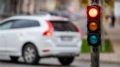 ¿Conviene apagar el motor del auto en semáforos largos? Pros, contras y recomendaciones