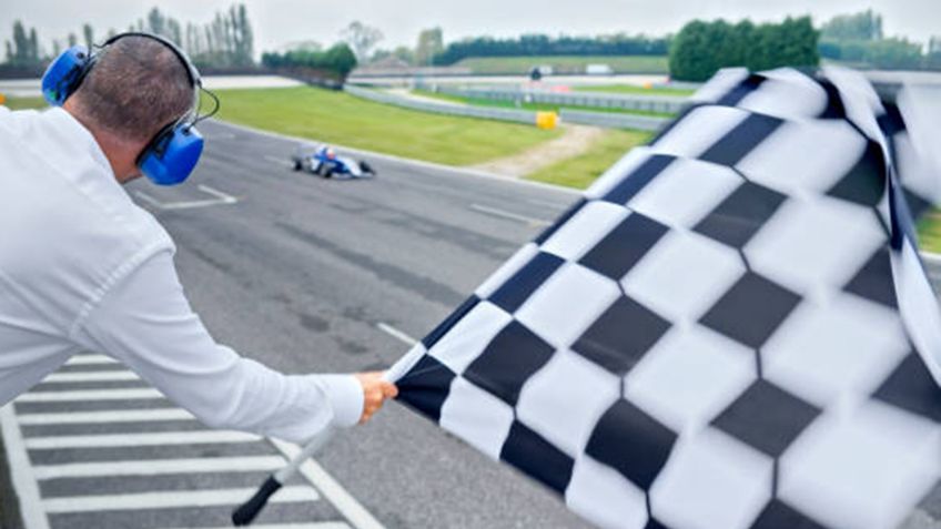 ¿Qué significan las banderas en la Fórmula 1? Guía completa de colores y su función en carrera