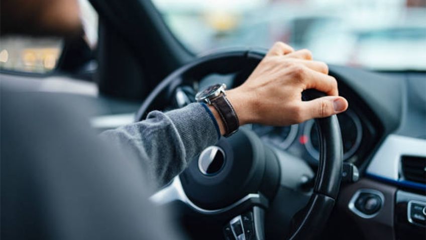 ¿Por qué no debes forzar el volante al máximo en maniobras cerradas?