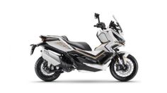 Zontes 368G 2025: Un nuevo scooter chino que parece moto de aventura