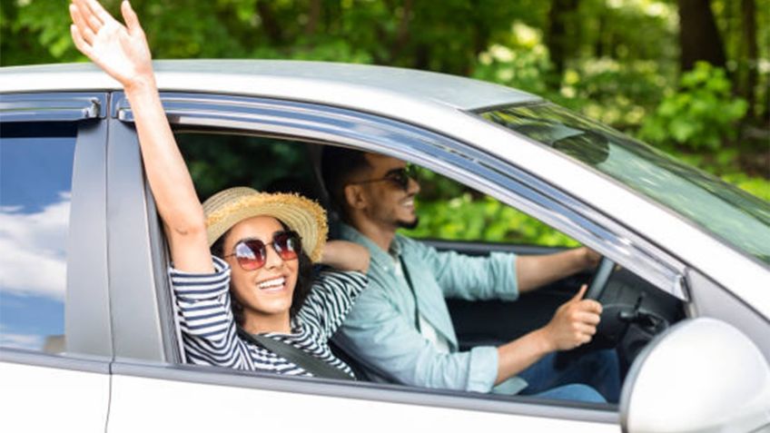 ¿Es verdad que manejar con ventanas abiertas gasta más gasolina?