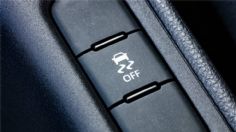 ¿Qué es el control de tracción y cuándo debes desactivarlo en tu auto?