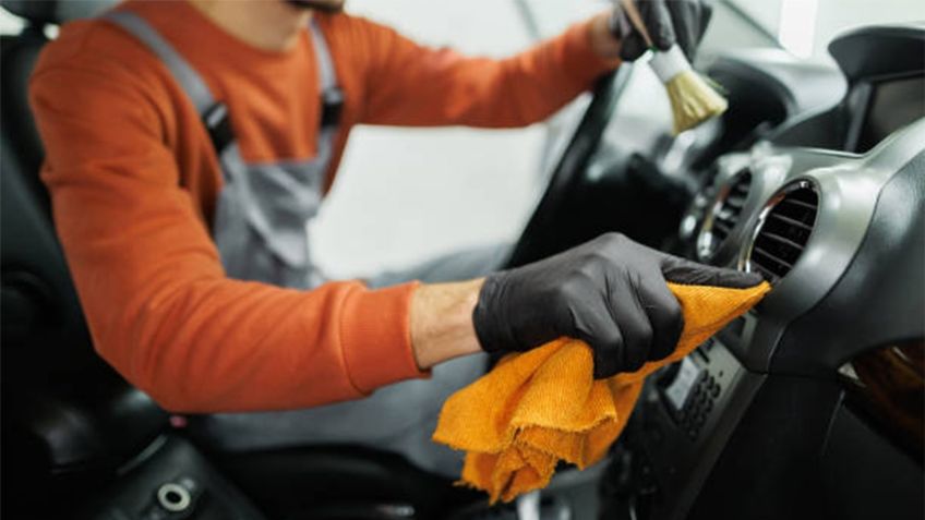 ¿Por qué es importante limpiar los ductos del aire acondicionado del auto?