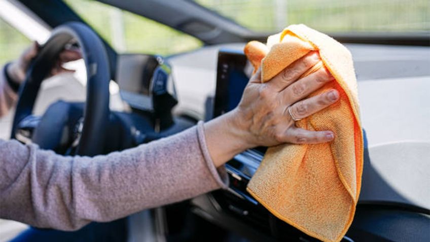 ¿Qué productos evitar al limpiar el interior del auto?