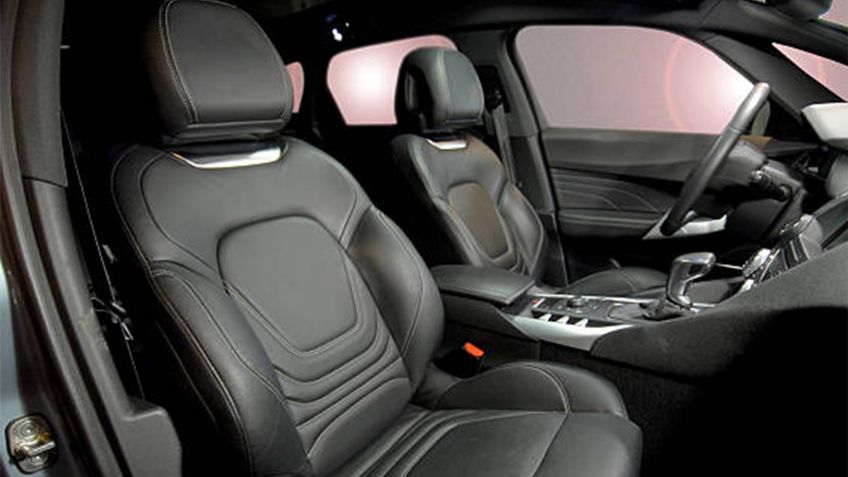 ¿Cómo limpiar los asientos de piel del auto y evitar que se agrieten?