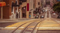 ¿Cómo manejar en subidas y bajadas sin dañar los frenos?