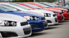 ¿Cuáles son los autos modelos 2025 que gastan menos gasolina?