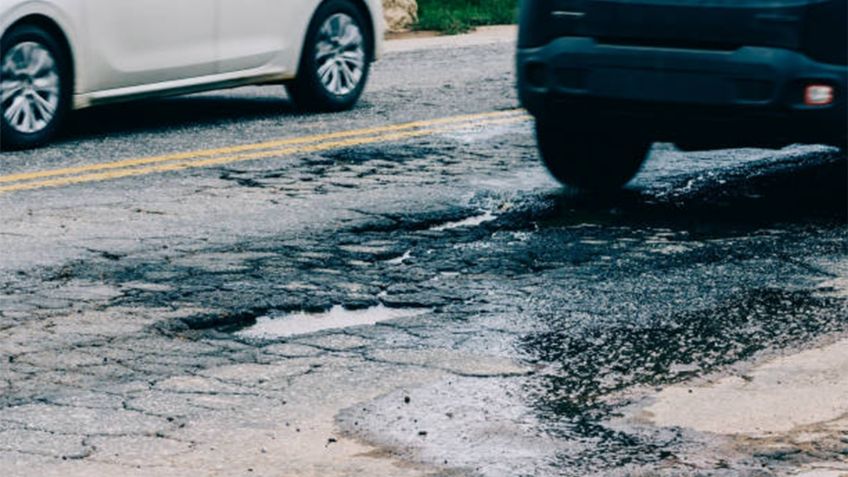 ¿Cómo reclamar al gobierno por daños a tu auto causados por baches en la CDMX?