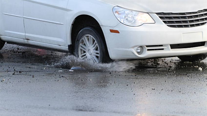 ¿Qué partes del auto sufren más daños por baches y cómo prevenirlos?
