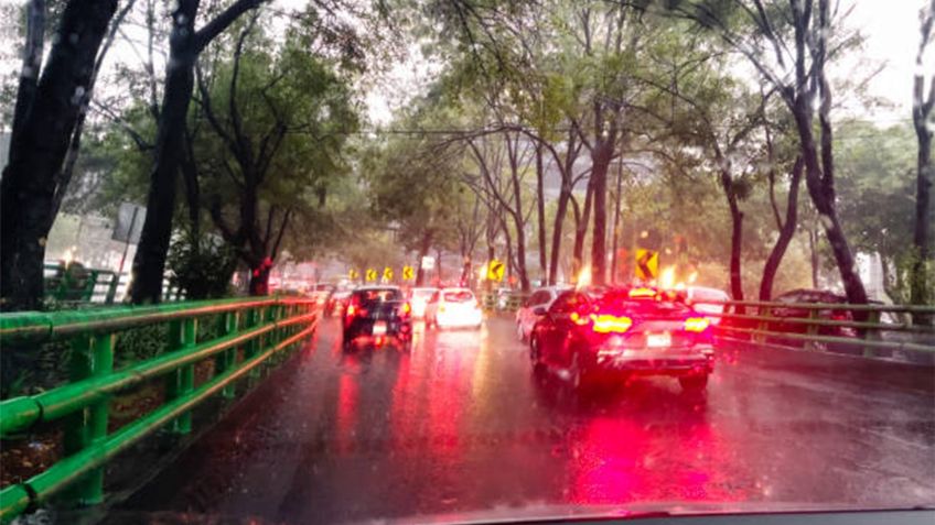 Consejos para conducir bajo la lluvia en avenidas de la CDMX
