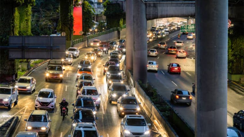 ¿Cómo ahorrar gasolina al manejar en el tráfico pesado?