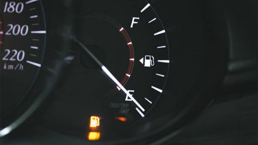 ¿Qué accesorios instalados en el auto afectan el rendimiento de la gasolina?
