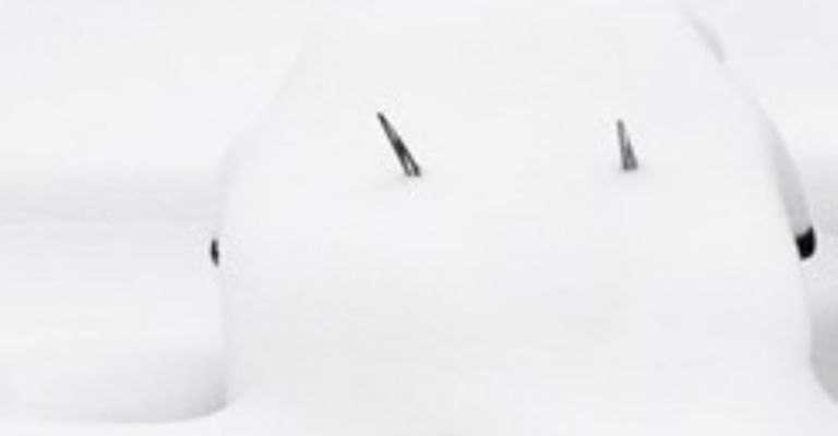 Ford enterrada en nieve