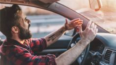 ¿Qué hacer si un conductor te presiona con el claxon o las luces?