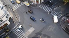 ¿Por qué debes detenerte completamente en un cruce sin semáforo?