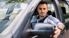 ¿Cómo debes acomodar correctamente los espejos retrovisores del auto?